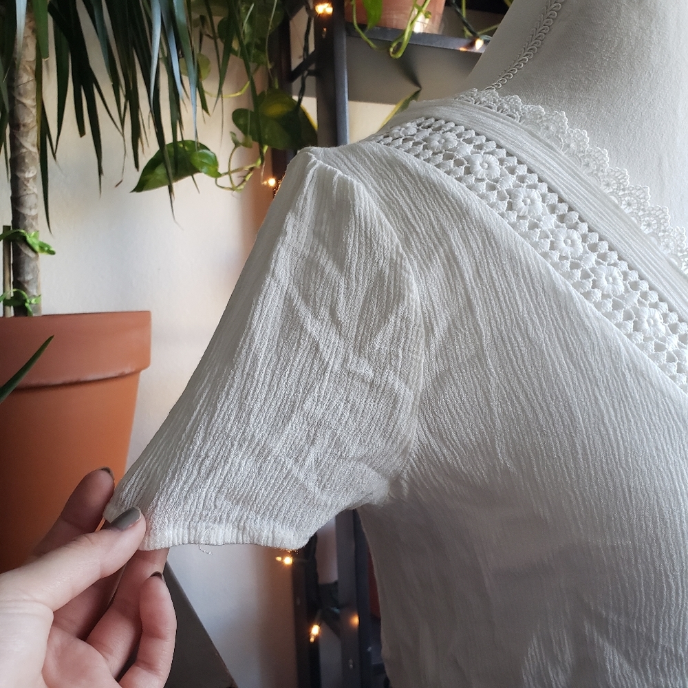 🌺 white blouse - Picture 3 of 6
